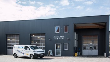 KFZ Zach Werkstätte eni Tankstelle KFZ-Zach Heiligenkreuz am Waasen KFZ Technik Auto Reparatur Reifen Begutachtung Pickerl Inspektion Ölwechsel